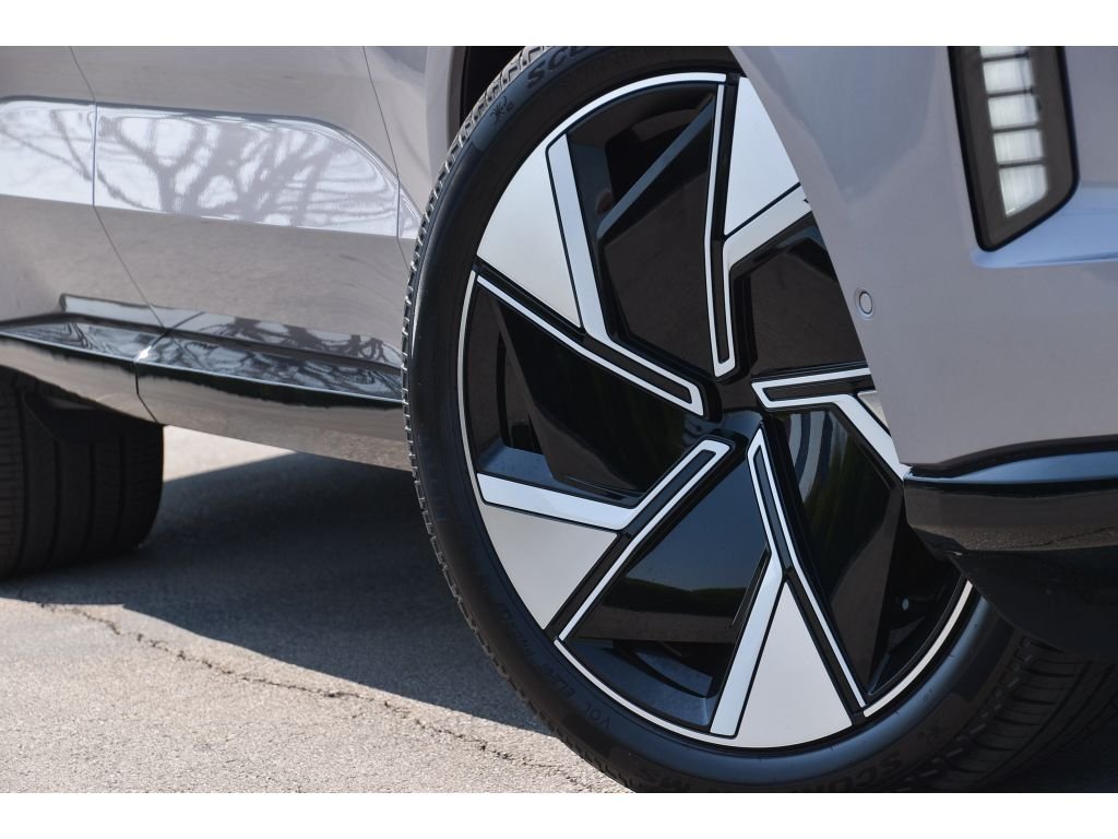 2026 Volvo EX90 Ultra - Photo 10