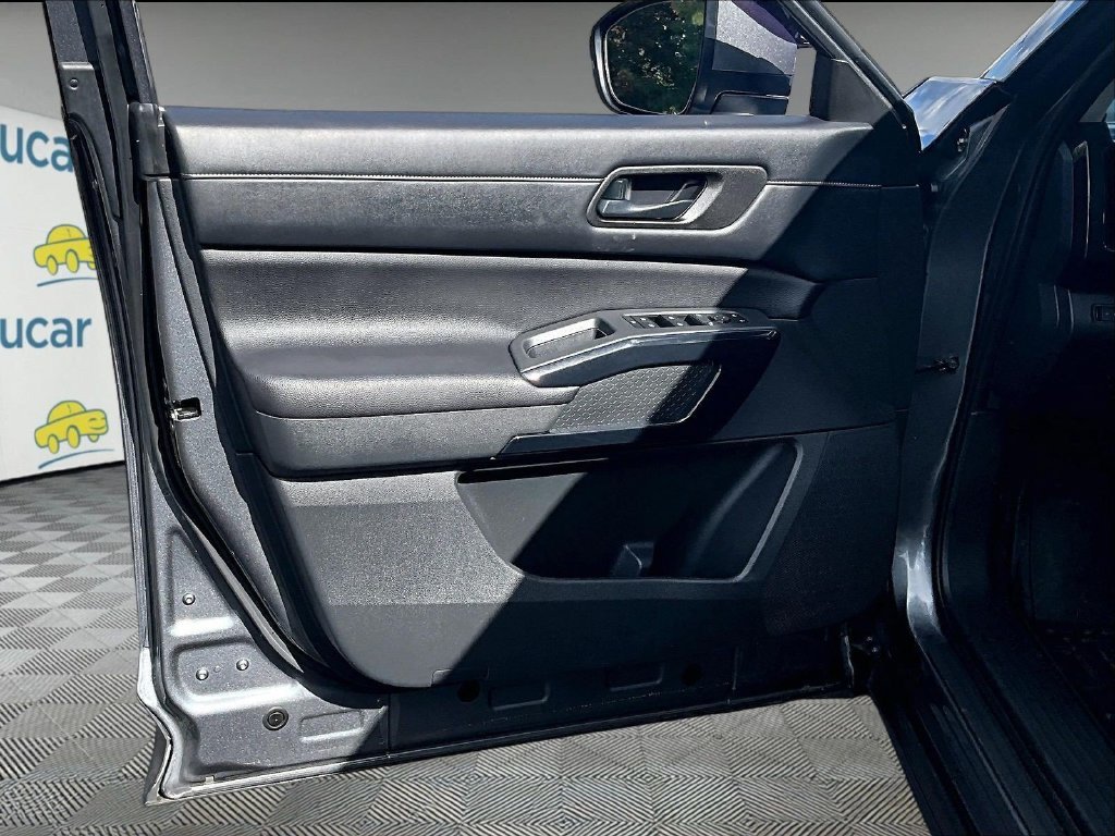 Used 2024 Gray Nissan SV image 9