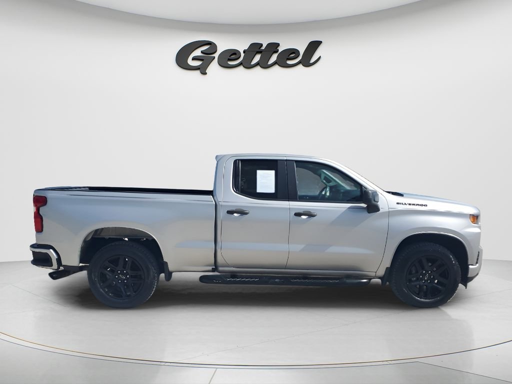 Used 2022 Silver Chevrolet Custom image 4
