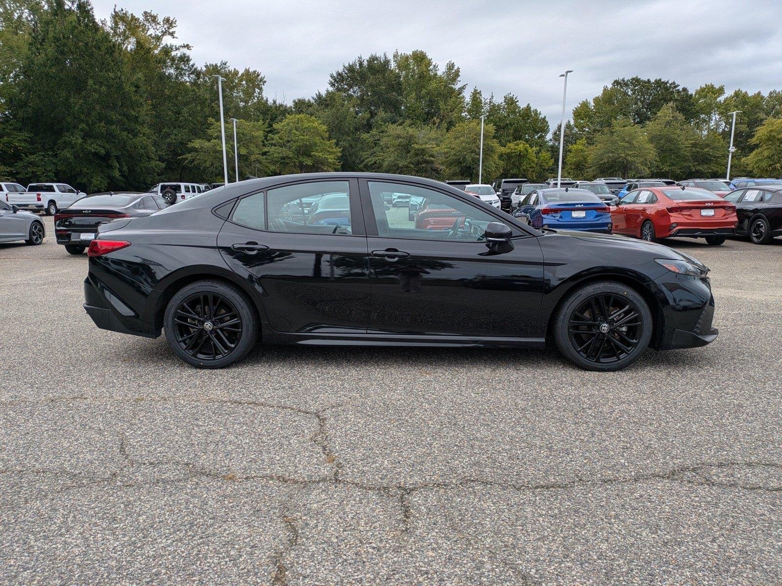 Certified Used 2025  Toyota SE image 3