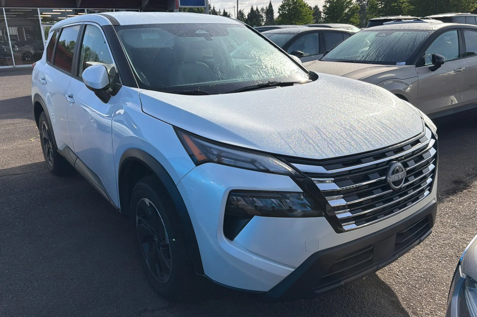 Used 2025 Everest White Pearl Nissan SV image 2