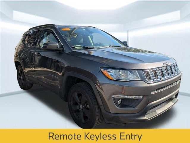Used 2018 Gray Jeep Latitude image 2