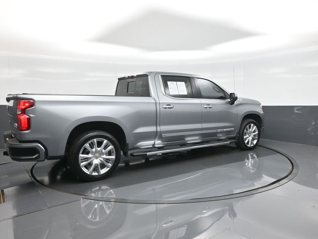 Used 2025 Gray Chevrolet High Country image 7
