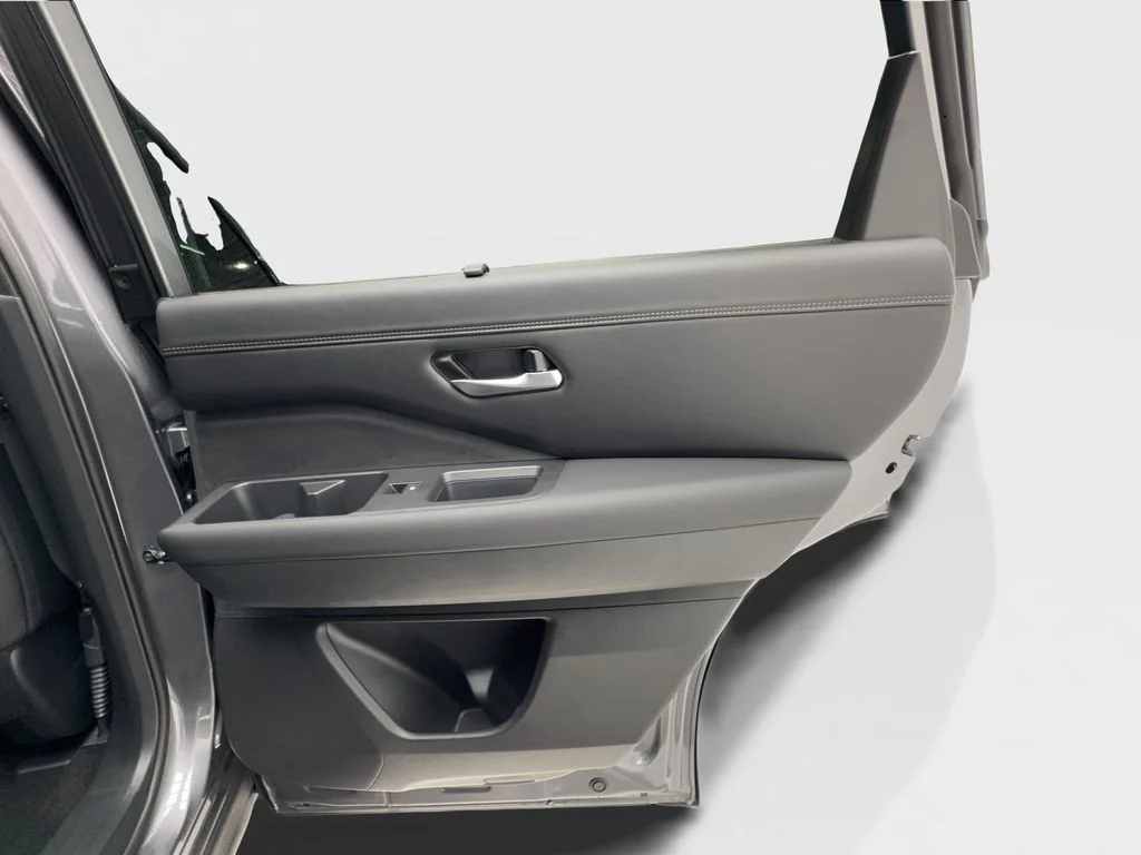 Used 2026 Gray Nissan Platinum image 33