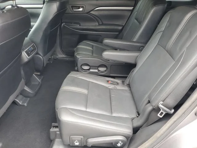 Used 2017 Predawn Gray Mi Toyota XLE image 23