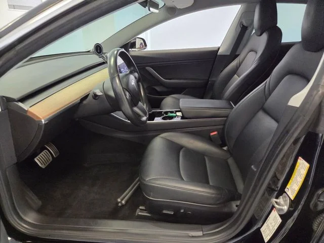 Used 2018  Tesla Long Range image 10