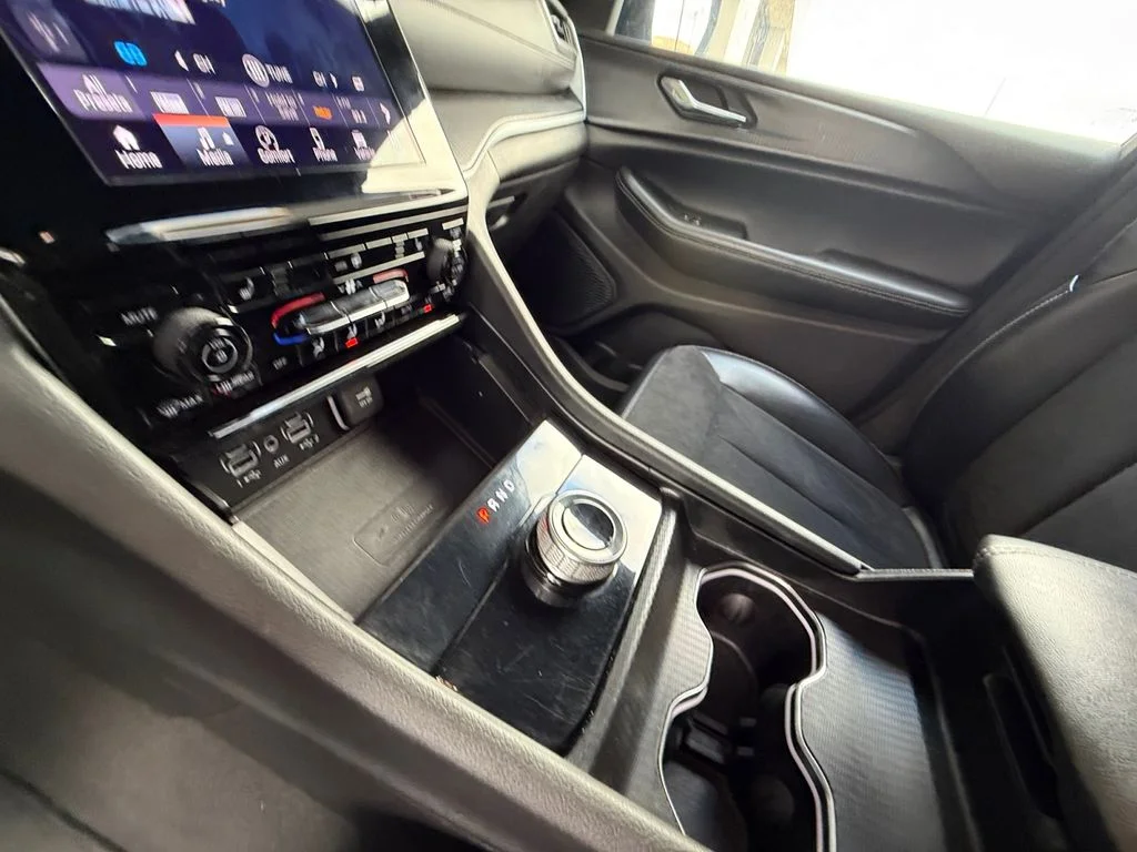 Used 2024 Gray Jeep Altitude image 22
