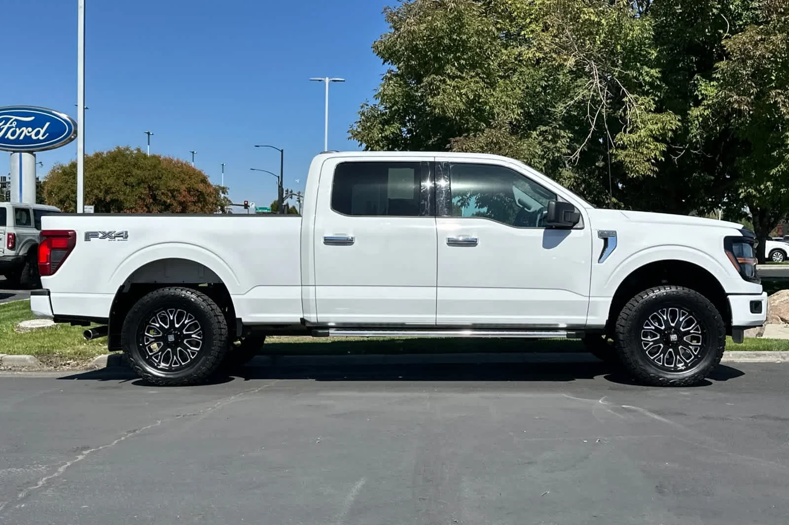 Certified Used 2025 Oxford White Clearcoat Ford XLT image 8