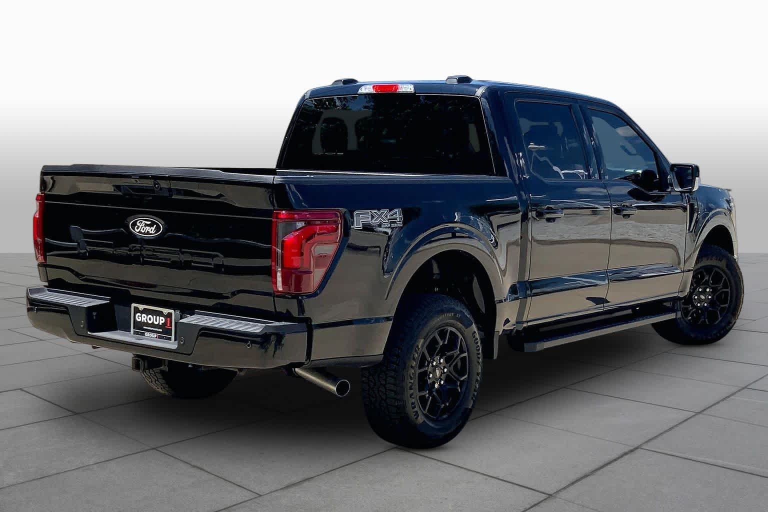 Used 2025 Agate Black Metallic Ford LARIAT image 24
