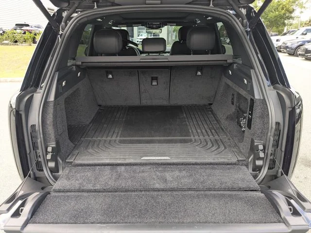 Used 2025 Black Land Rover SE image 11