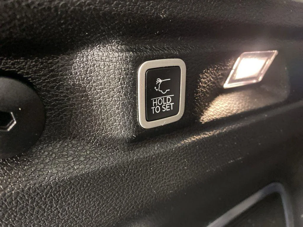 Used 2021 Bright White Clearcoat Jeep Limited image 30