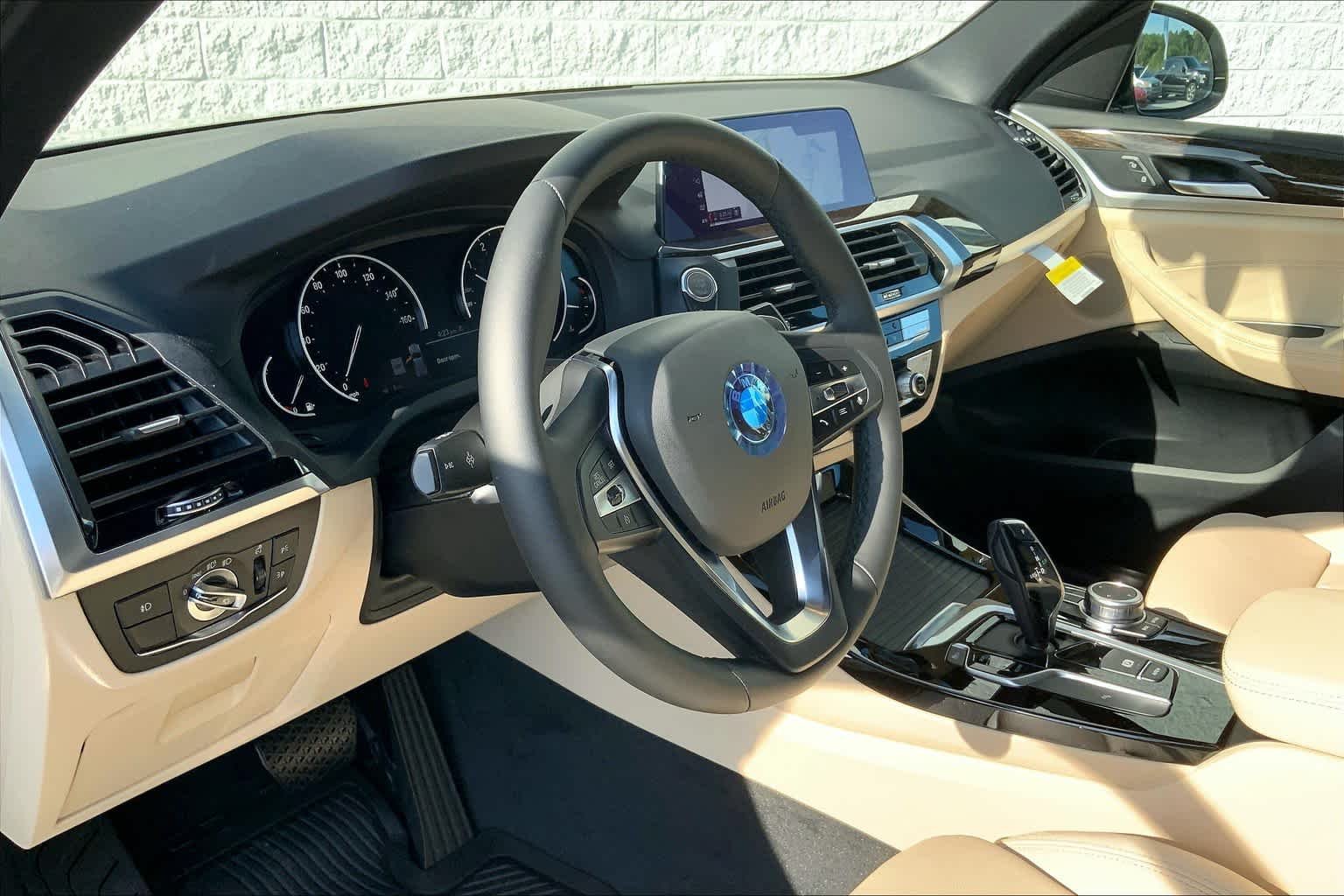 Used 2021 Mineral White Metallic BMW sDrive30i image 9