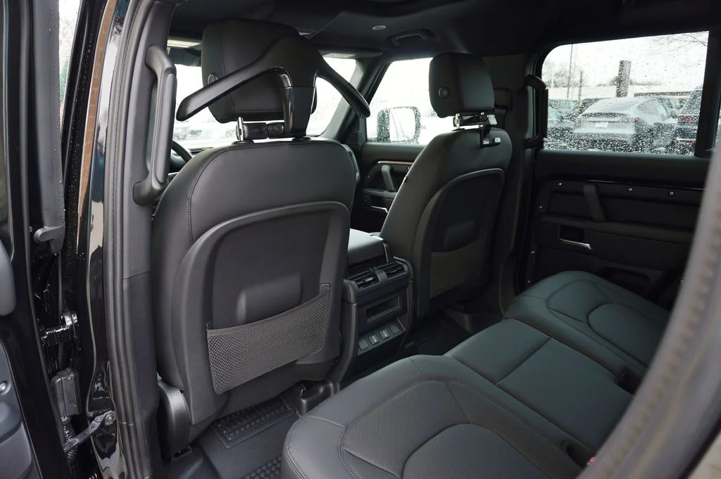 New 2026 Santorini Black Land Rover X-Dynamic SE image 28