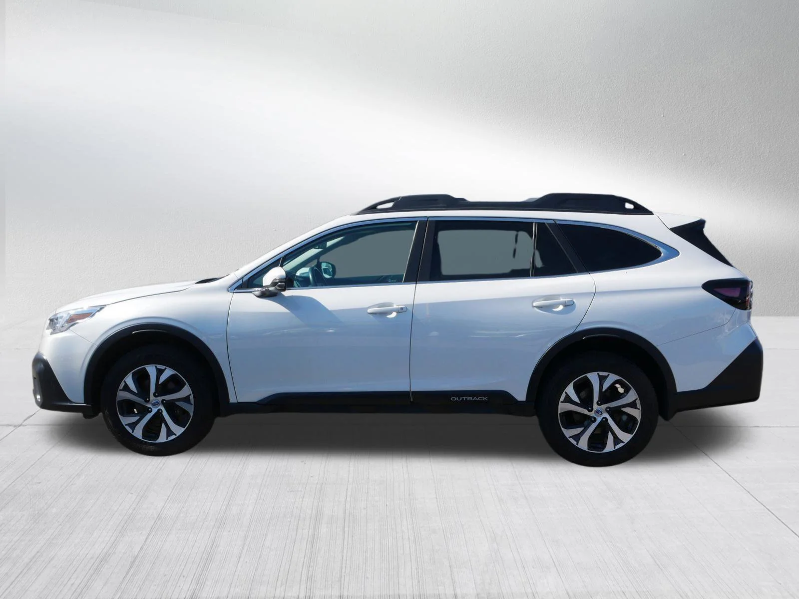 Used 2020 Crystal White Pearl Subaru Limited image 4