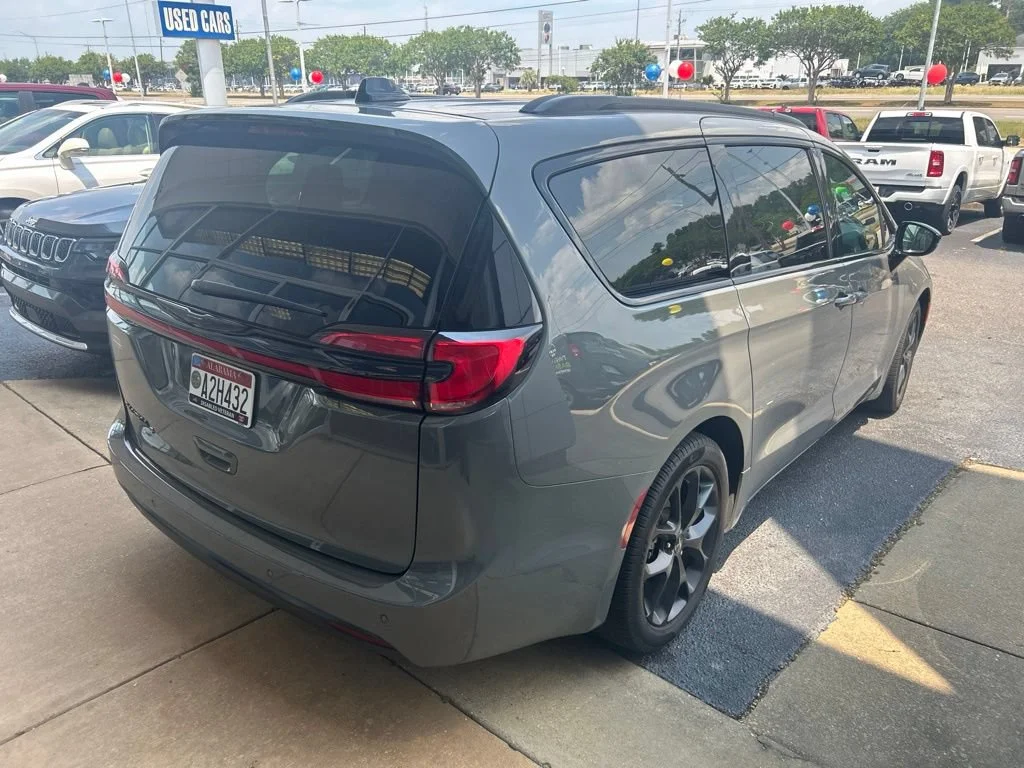 Used 2024 Ceramic Gray Clearcoat Chrysler Touring L image 6