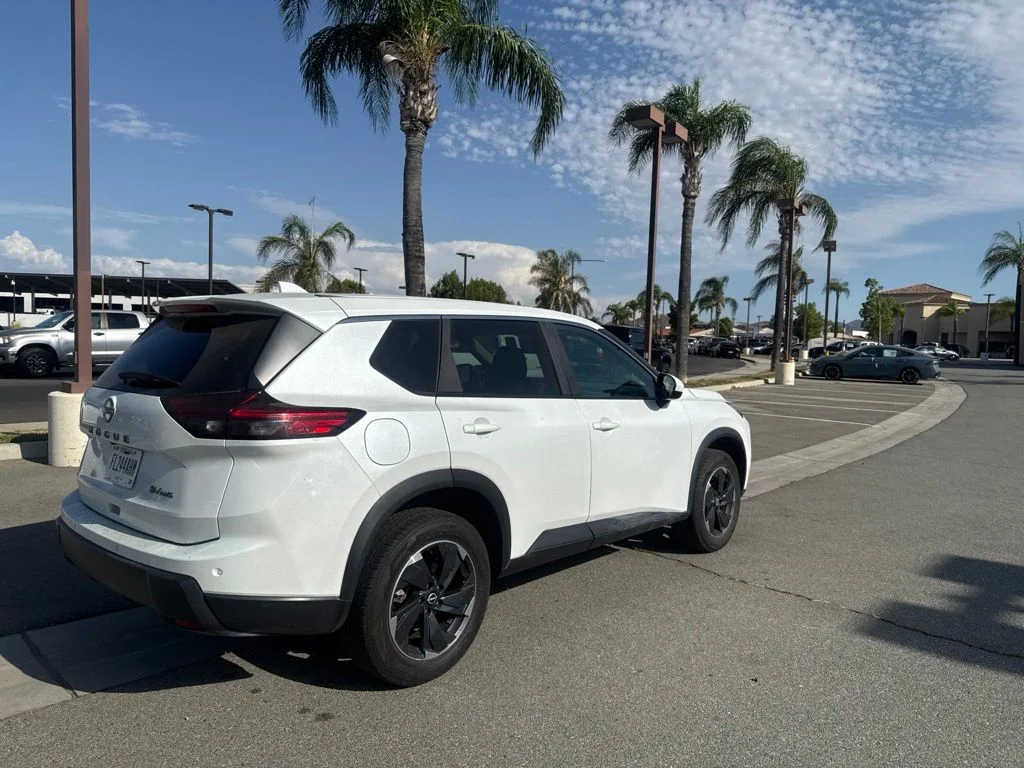 Used 2024 White Nissan SV image 4