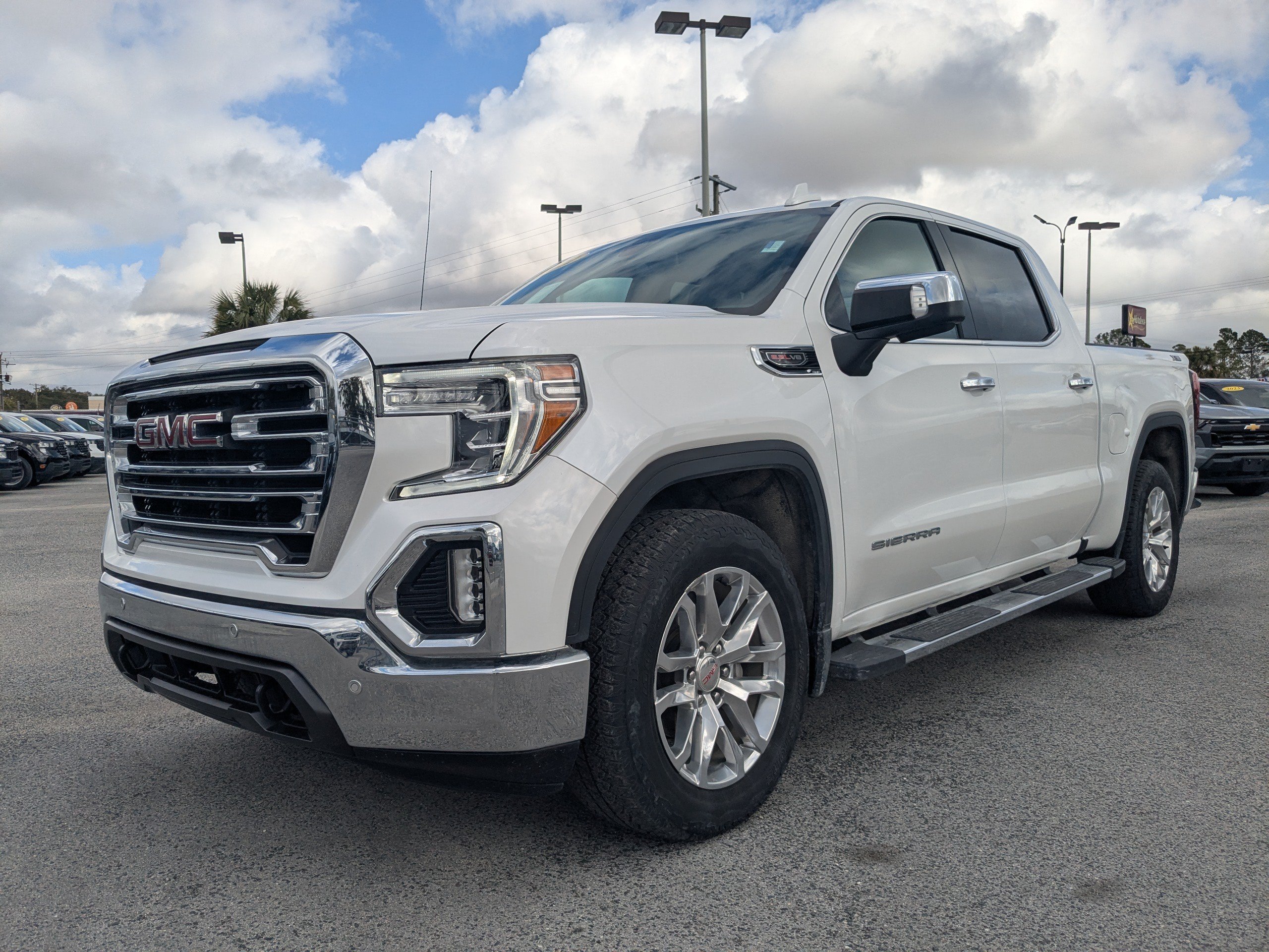 Used 2022 White Frost Tricoat GMC SLT image 7