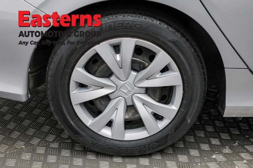 Used 2018 Silver Honda LX image 25
