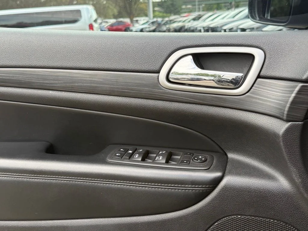 Used 2022 Diamond Black Jeep Laredo X image 19