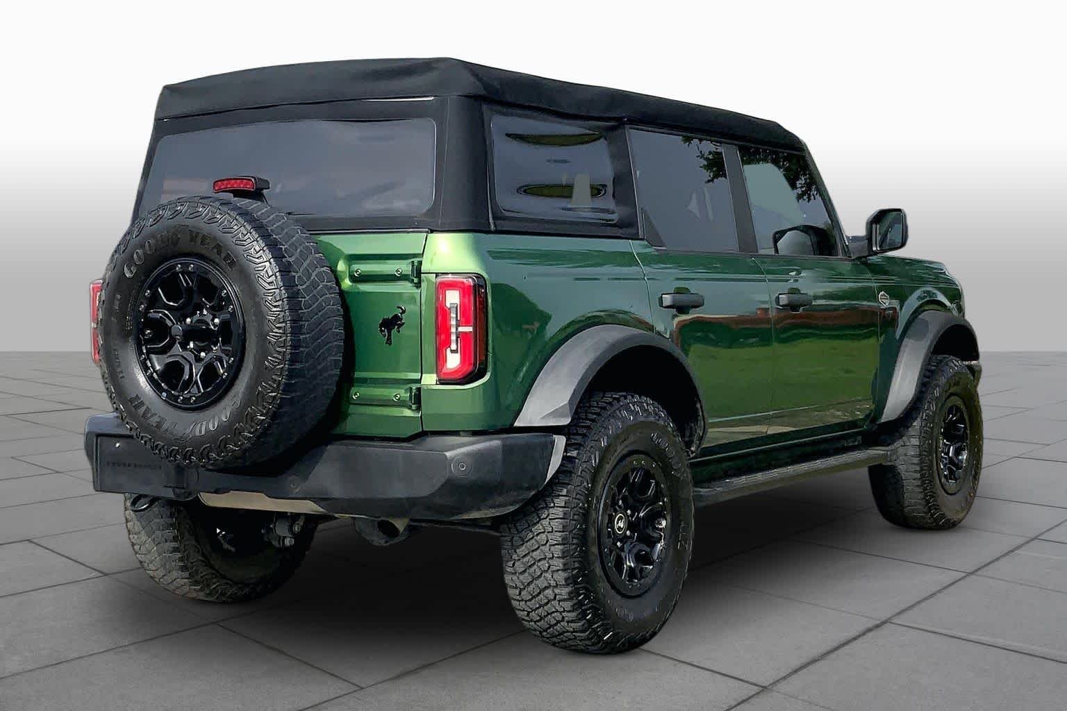 Used 2023 Eruption Green Metallic Ford Wildtrak image 13