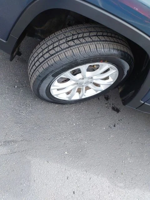 Used 2020 Blue Jeep Latitude image 4