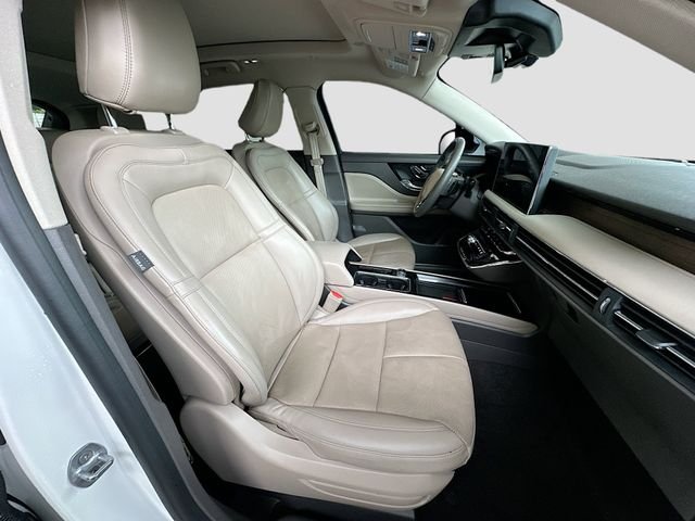 Used 2023 White Lincoln Reserve image 29