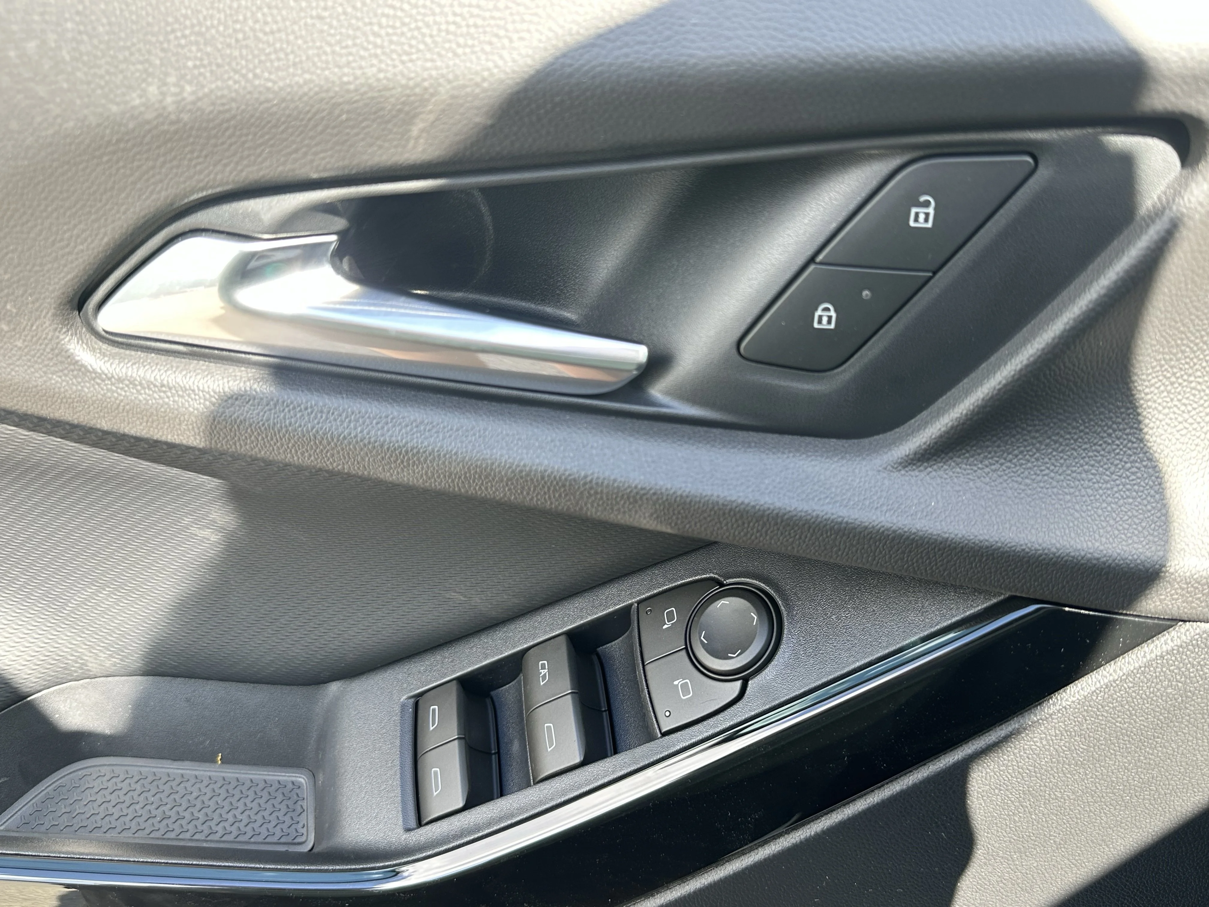 New 2026 Summit White Chevrolet AWD LT image 9