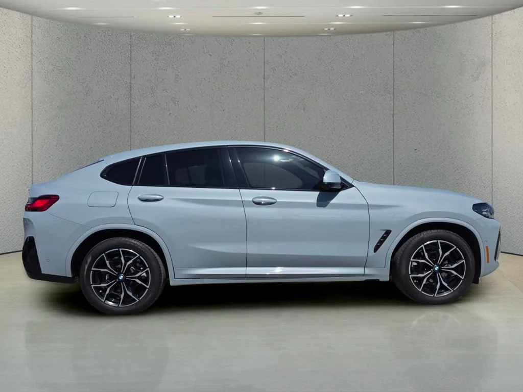 Used 2023 Brooklyn Grey Metallic BMW xDrive30i image 3