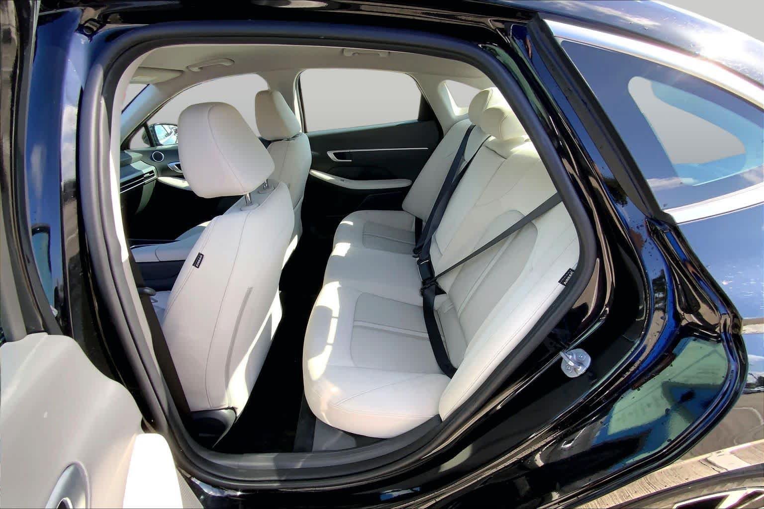 Used 2025 Abyss Black Hyundai SEL image 18