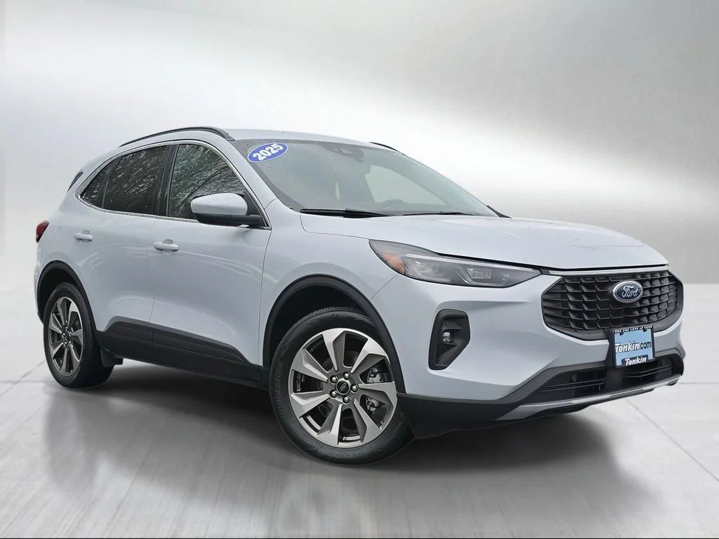 2025 Ford Escape Platinum AWD's photo