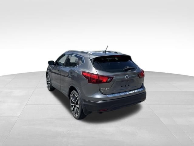 Used 2017 Gray Nissan SL image 9