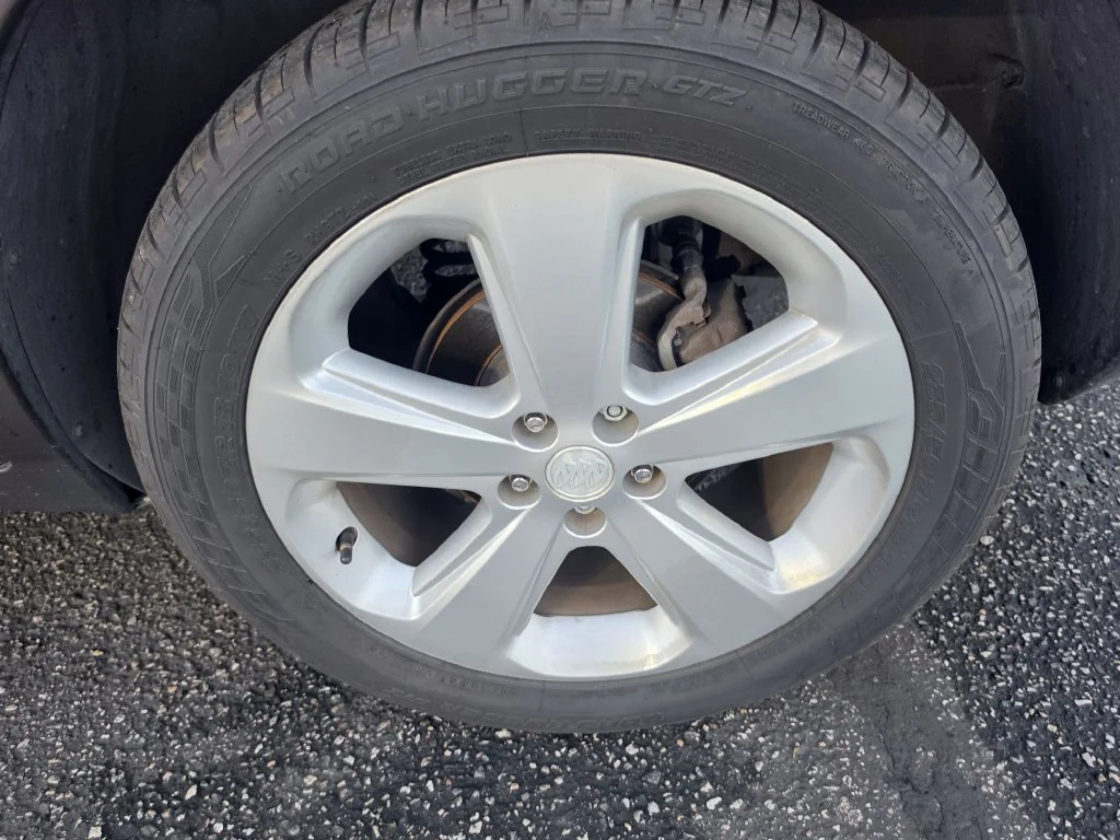 Used 2015 Silver Buick Convenience image 9