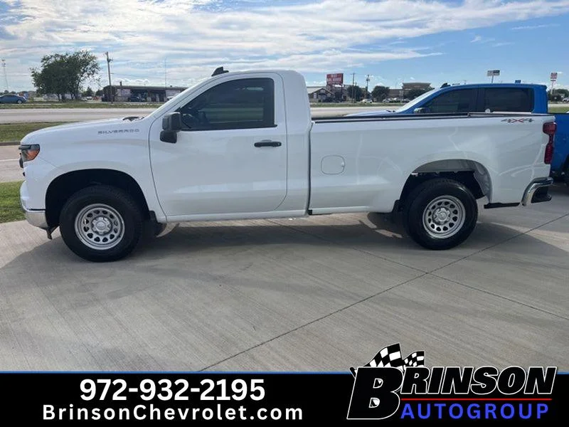 New 2026 Summit White Chevrolet WT image 4