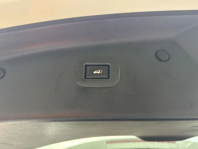 Used 2017 White Nissan SL image 14