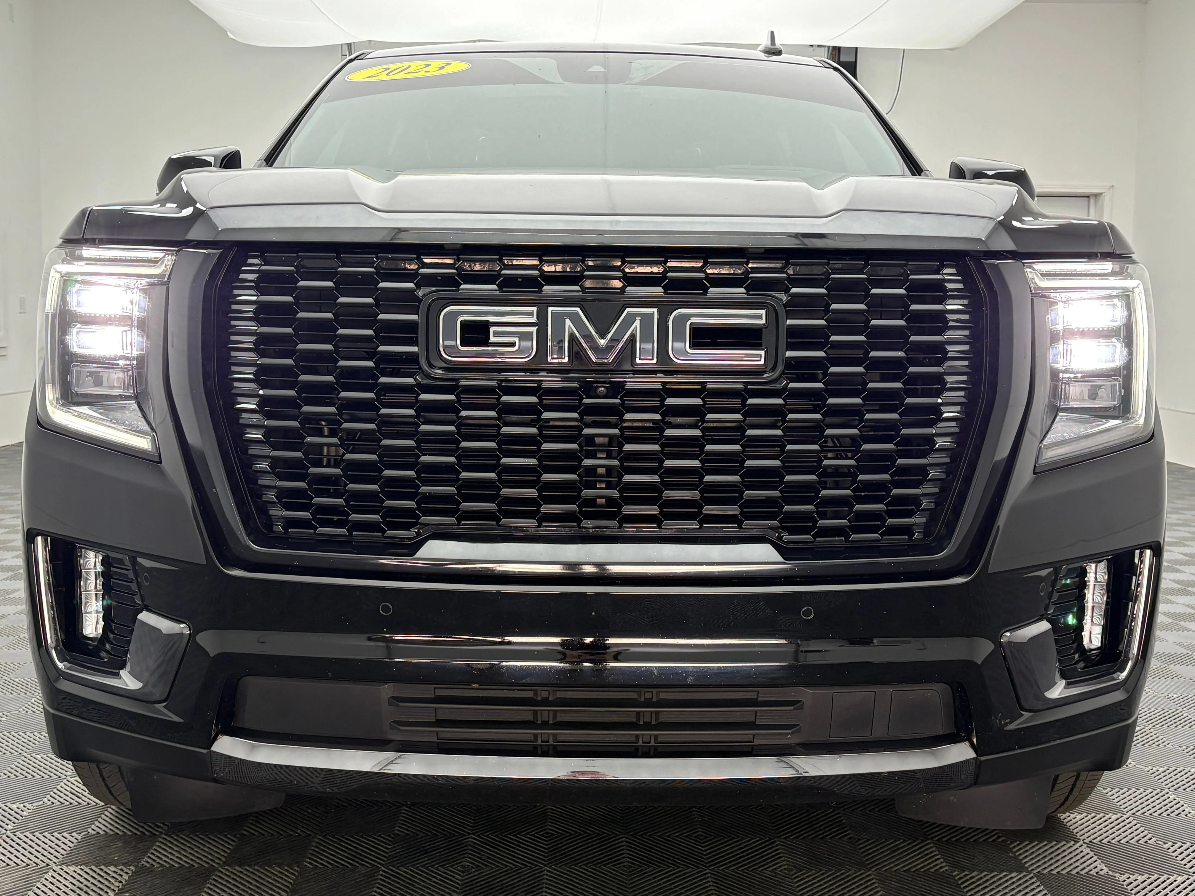 Used 2023 Onyx Black GMC Denali Ultimate image 17