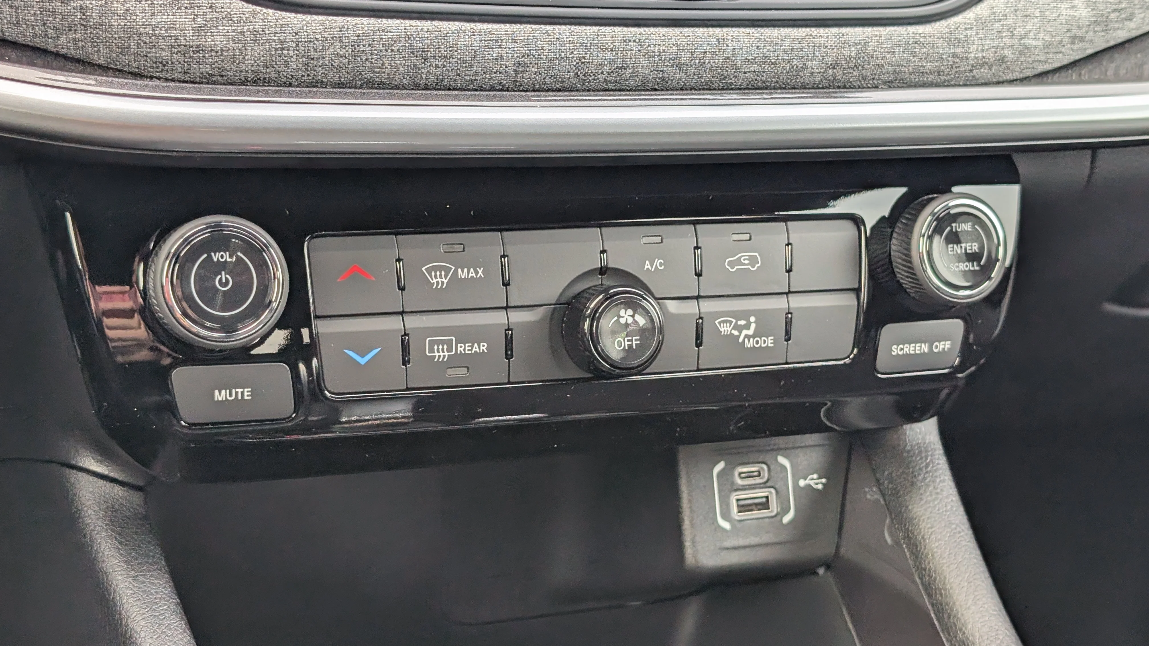 New 2026 Diamond Black Crystal Pearl Jeep Sport image 28