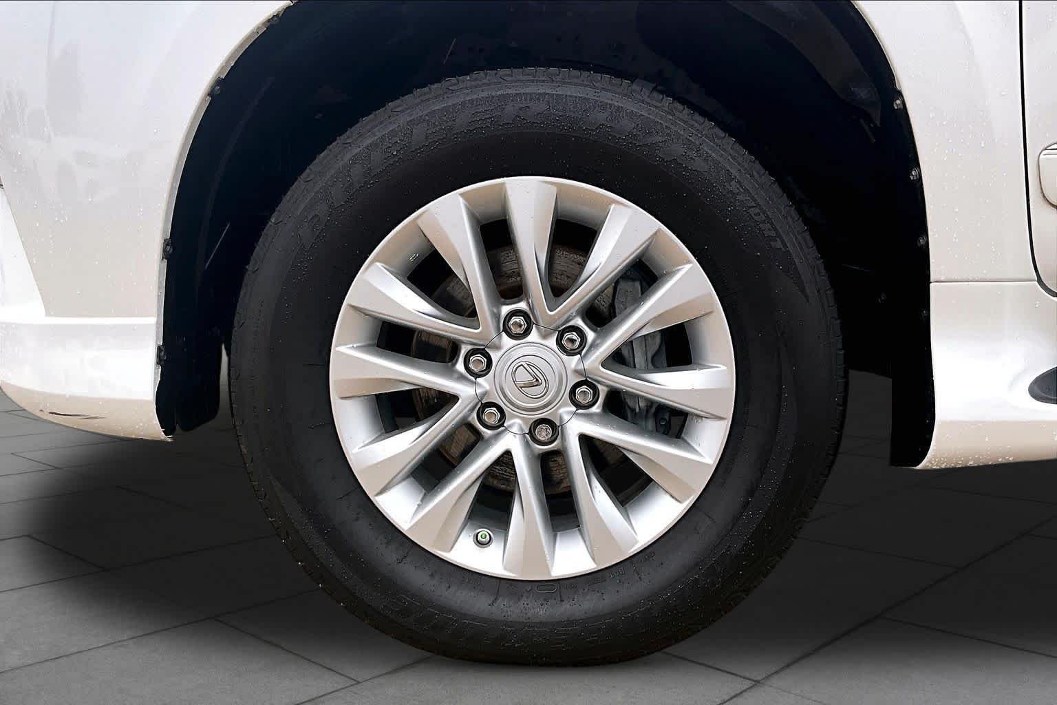 Used 2017 Starfire Pearl Lexus Premium image 11