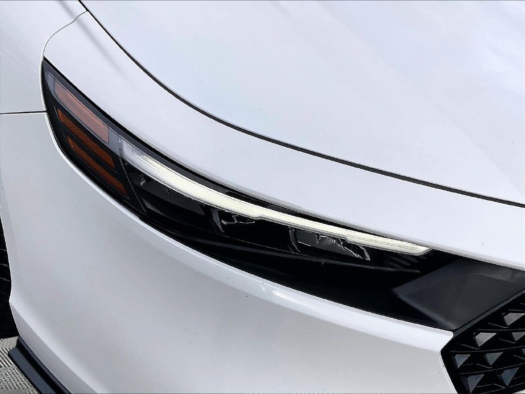 Used 2023 White Honda EX image 31