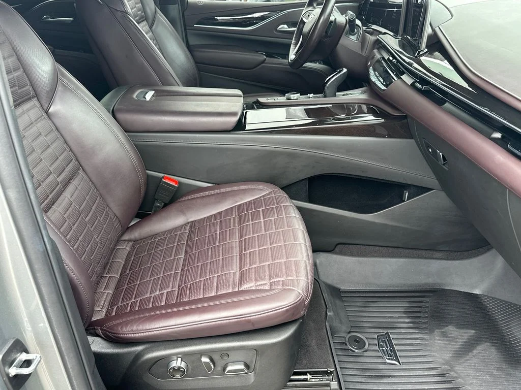 Used 2024 Silver Cadillac Sport Platinum image 13