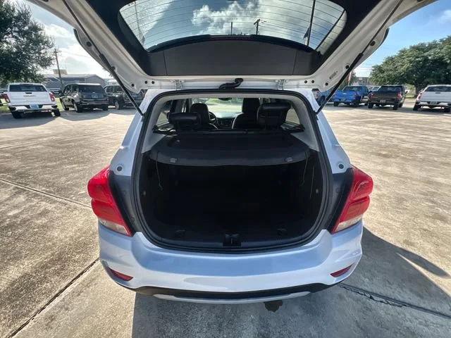 Used 2018 SUMMIT WHITE Chevrolet LT image 26