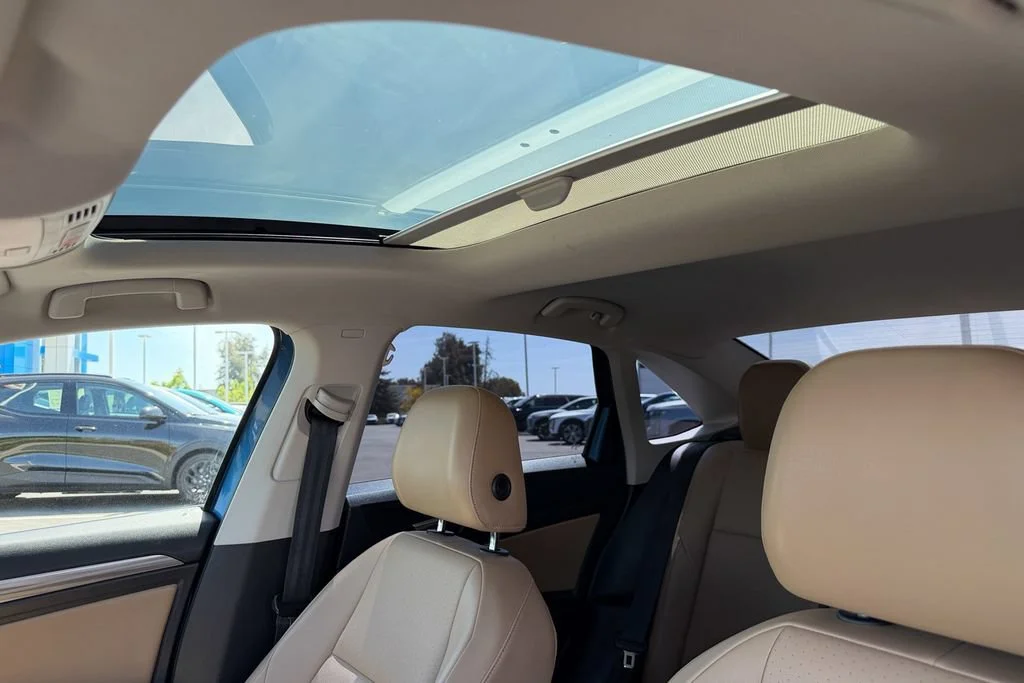 Used 2019 Blue Volkswagen SEL image 20
