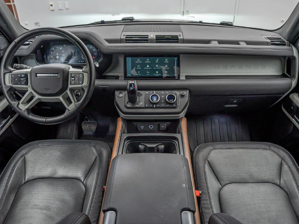 Used 2024 Gondwana Stone Metallic Land Rover X-Dynamic SE image 34