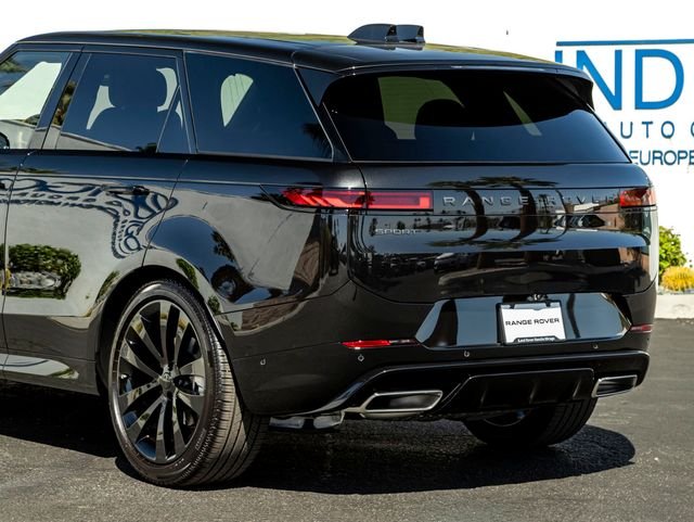 New 2026 Santorini Black Land Rover Dynamic SE image 10