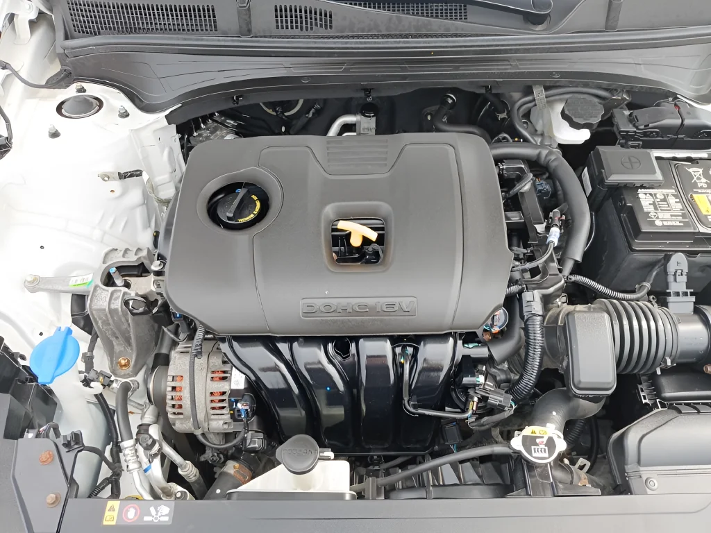 Used 2023 White Kia LXS image 27
