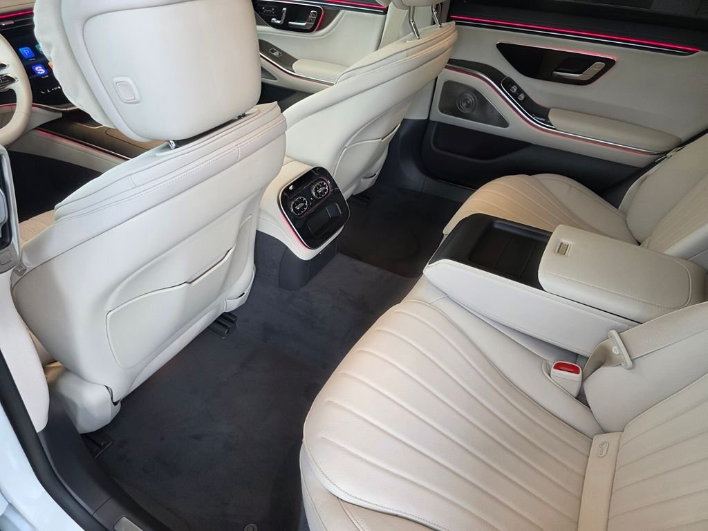 New 2027 MANUFAKTUR Moonlight White Metallic Mercedes-Benz S 500 image 12