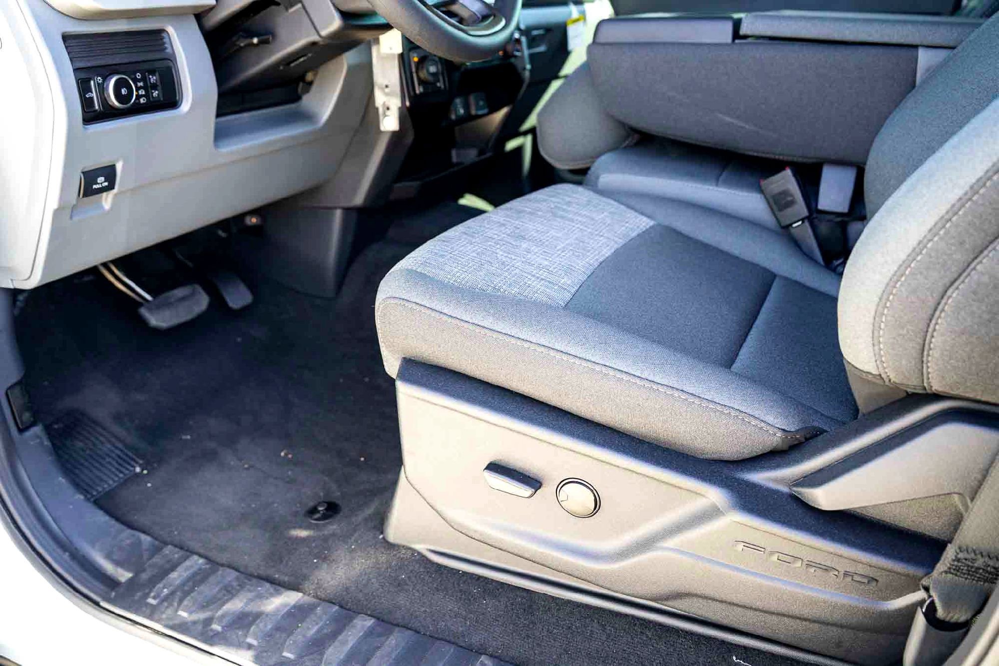 New 2026 Oxford White Ford XLT image 11