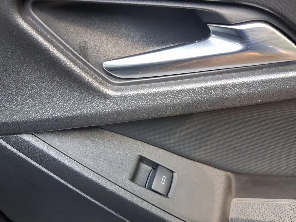 Used 2025 Mosaic Black Metallic Chevrolet LT image 29