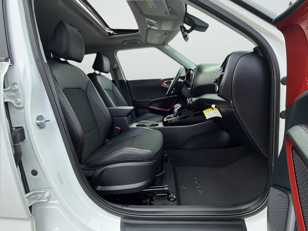 Used 2025 White Kia GT-Line image 15