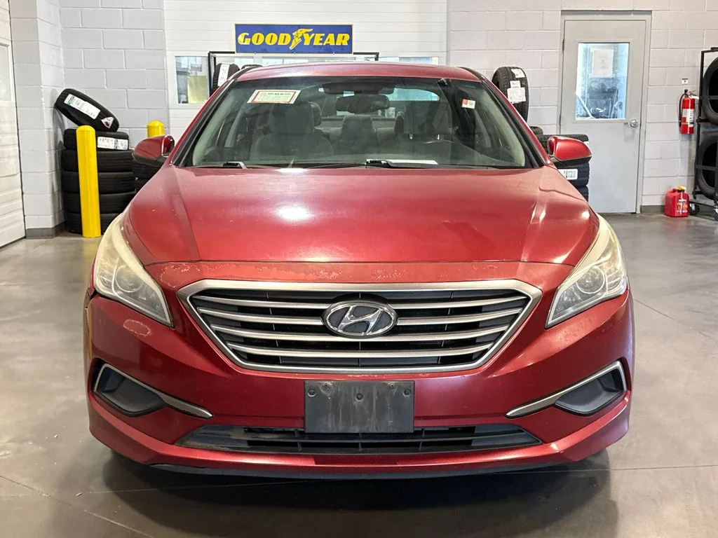 Used 2016 Red Hyundai SE image 2
