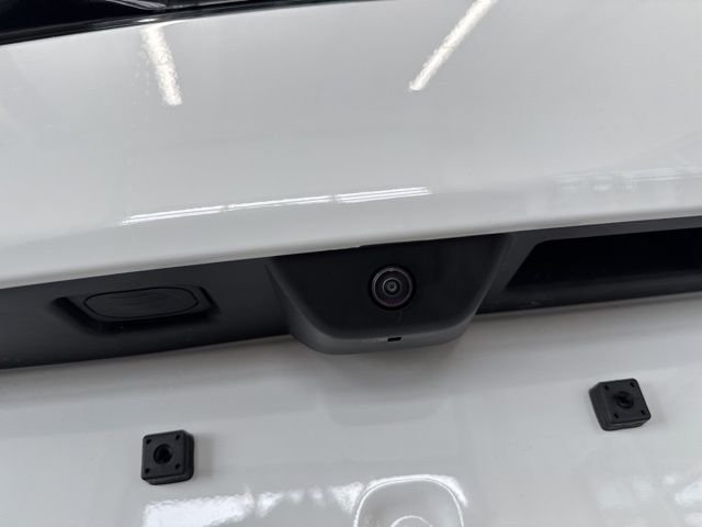 New 2026 Bright White Clear-Coat Exterior Paint Jeep Altitude image 7